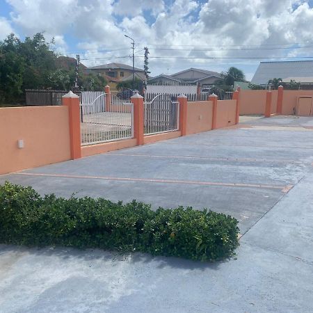 Omira Apartment Suites Willemstad Kültér fotó